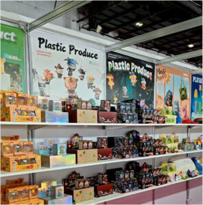 plastic toys exhibition booth display with OEM character figures and blind box packaging on shelves